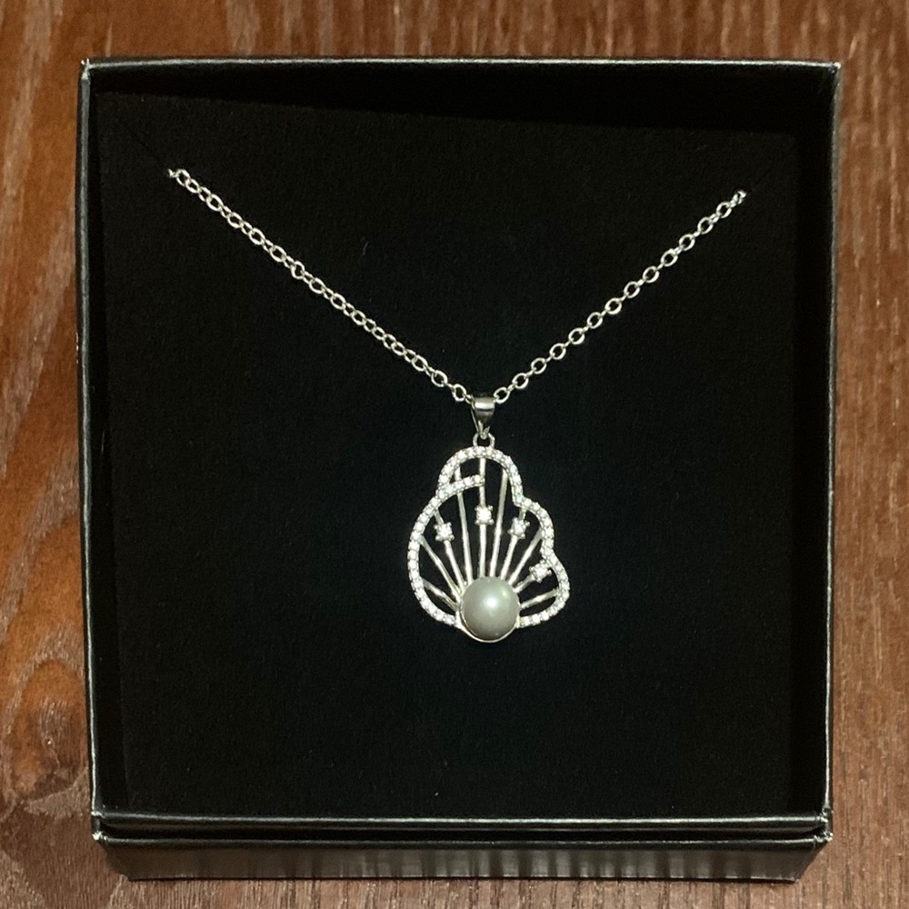 🌼3 for $15🌼 Clam Shell Necklace